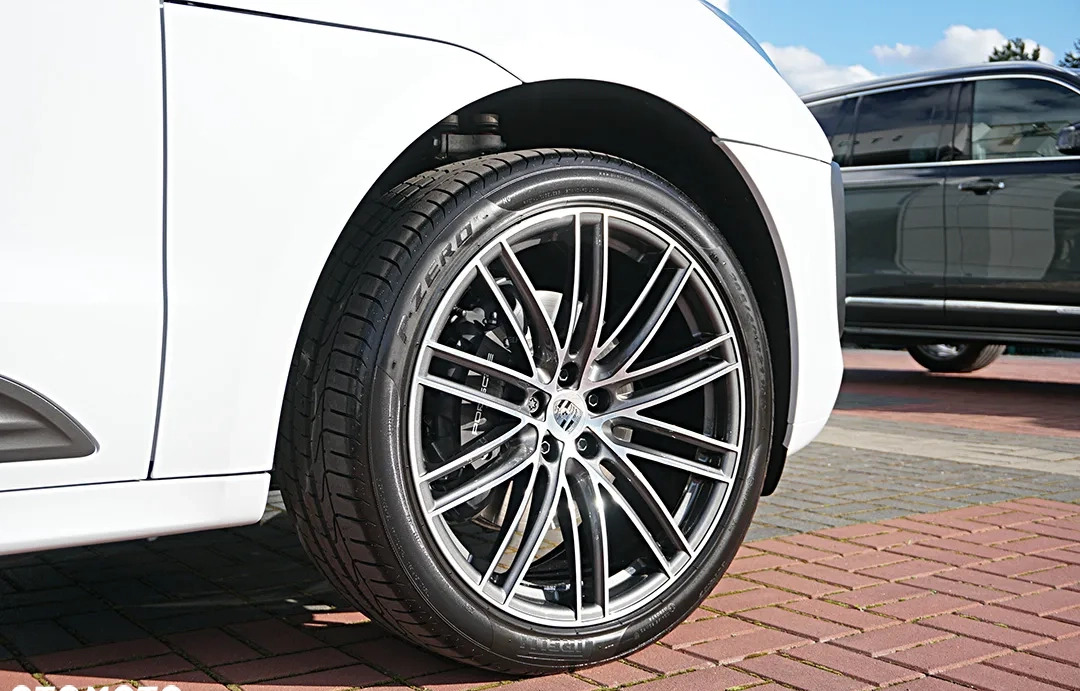 Porsche Macan cena 369000 przebieg: 1000, rok produkcji 2023 z Lipsko małe 781
